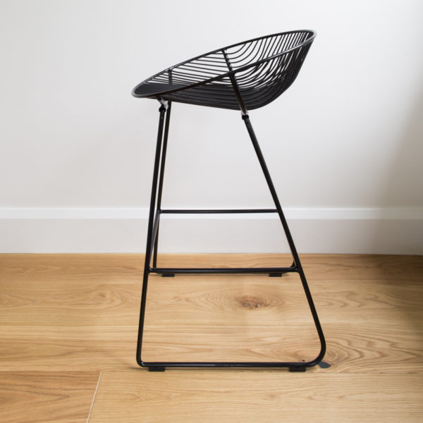 Black wire kitchen bar stool with rounded wire seat.