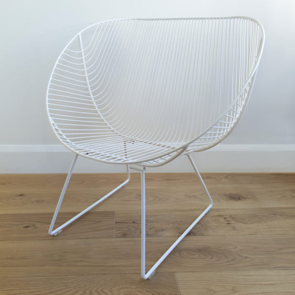 White wire outdoor chair, with rounded edges & metal legs