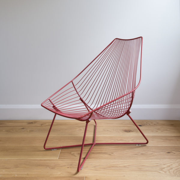 Brick red wire lounging chair, mid century style outdoor furniture