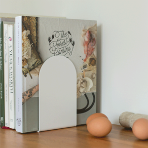 Jamb bookends by Ico Traders - Minimalistic curved bookends