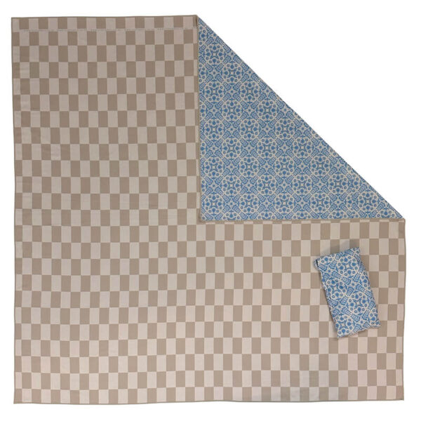 Gingham beach blanket, beige, blue,