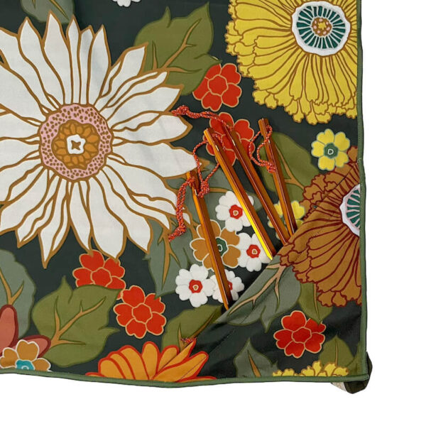 Floral beach blanket with pocket and pegs