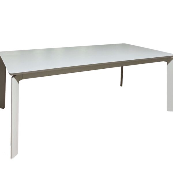 Extendable dining table.