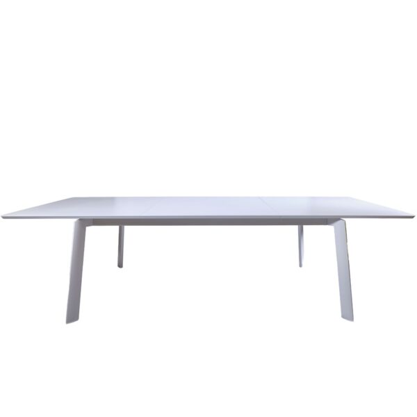 Gather around our Paloma extendable outdoor dining table and transform your alfresco living.