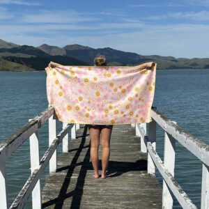 Sandfree Beach towel in Retro floral